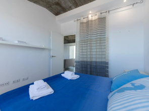 Durmiendo sobre el mar, Vivienda Los Riscos