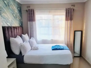 Emerald Suite Sleeps 6 With Free Parking