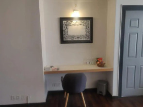 Apartment 7D,Retreat