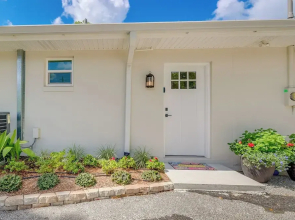 Cozy Ocala Retreat w/ Pool, Screened Lanai!