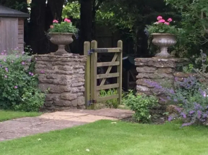 Hound House Bed & Breakfast