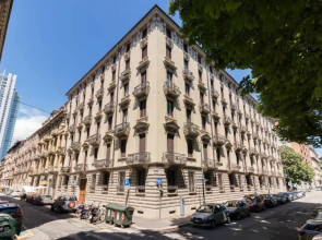 All'ombra del grattacielo