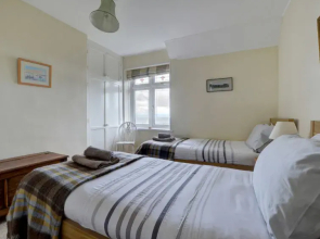 Holiday Home Briar Cottage