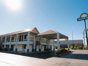 Days Inn by Wyndham Monroe LA