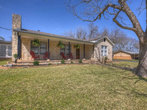 Upscale Home 15 Min Walk to Main St. With Grill!