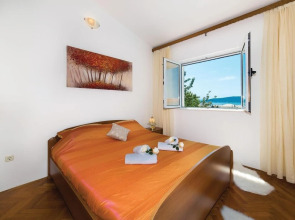 Amazing Home in Kastel Gomilica With Wifi and 4 Bedrooms