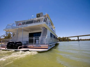 All Seasons Houseboats