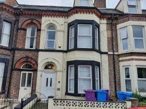 Very Large House Sleeps 12 People 8 Mins From City