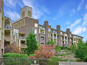 1312 Country Club Drive - 2 Bed + Den