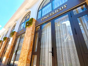 La Fleur Premium Central Apartment