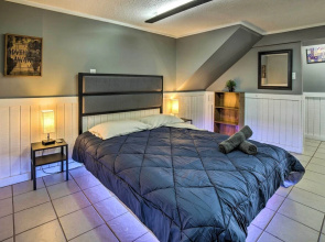 Portage Studio: 11 Miles to Indiana Dunes!
