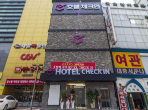 Cheonan Hotel Check-in