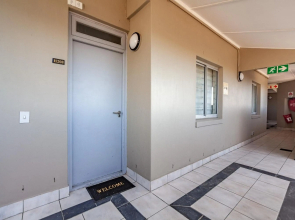 Luxury Private Beachfront 2 bedroom Dolphin Apartment, Blouberg, Cape Town