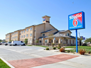 Studio 6 Bakersfield, CA