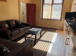 Bradford 2-bedroom Home - Sleeps 4 - Free Parking