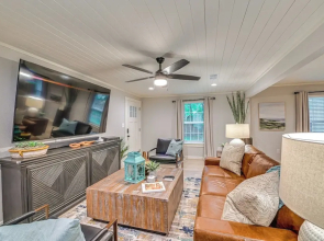 3 Mi to Lake Ray Roberts: Luxe Pilot Point Home