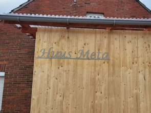 Huus Meta Modern Retreat