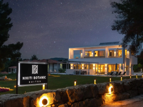 Nikiti Botanic Pool Suites