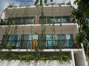 Oceanview Luxury Suite Steps from Quinta Avenida Balcony Infinity pool HMoon