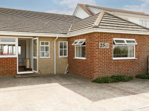 Sunny Seafront Chalet - Sleeps 6