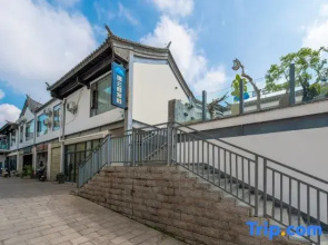 Jianshui Yiyunting Inn