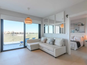 Modern Apartment With Shared Pool