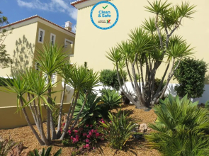 Apartamento T1 com vista mar perto da Praia N.ª Sra. da Rocha