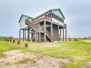 Canal-front Coastal Getaway in Gilchrist w/ Deck
