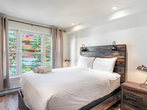 Etta Place 7 by Avantstay Ski In/ Ski Out Unit w/ Striking Views!