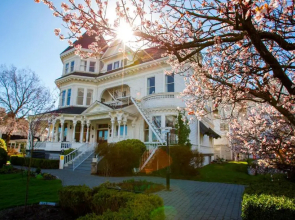 Pendray Inn & Tea House