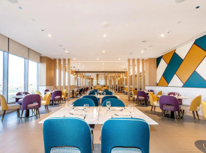 Отель Premier Inn Dubai Dragon Mart