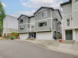 Wfh-friendly Townhome Rental Near Ferry in Everett