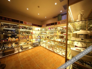 Rezen Yake Town Hotel (Qingnian Road CRRC Track Store)