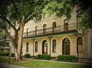 Historic Elgin Hotel