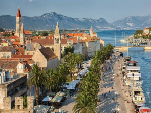 Trogir Stylish Apartment With Balcony and Sea View