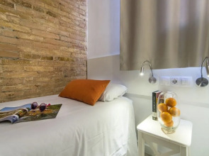 Happy People Sagrada Familia