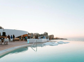 Art Deco Luxury Apartment Central Location