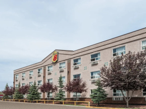 Super 8 Edmonton West
