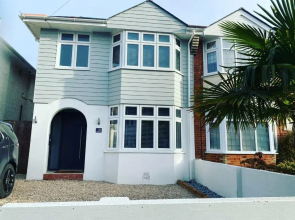 Newly Refurbished 4-bed House in Bournemouth