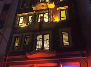 Class Suit Residence