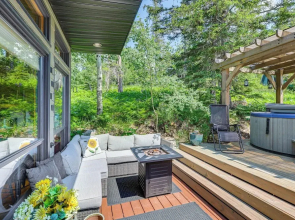 Scenic Lead Cabin: Steps to Terry Peak Ski Area!