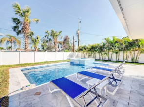 Naples Vacation Home: Private Pool + Hot Tub!