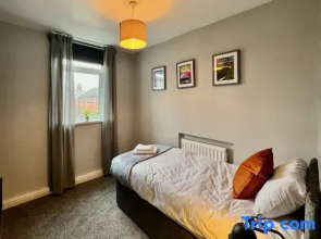 Freeston Great for Contractors or Family Holidays