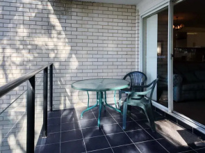 Sunset Towers, Unit 11/25 Donald Street