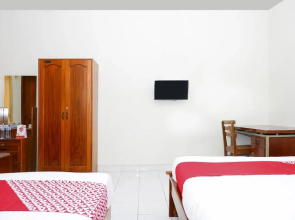 Hotel Pura Puspa Rosa by OYO Rooms