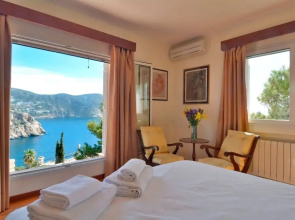 Villa with incredible sea views and pool