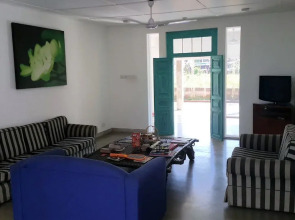 Hangover Hostels Airport @ Katunayake