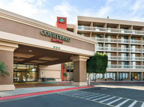 Holiday Inn Oxnard – Ventura by IHG