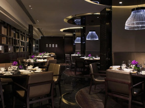 Отель Renaissance Beijing Wangfujing Hotel