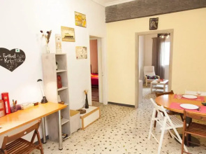 Beautiful Apartment Near KeramikosSubway